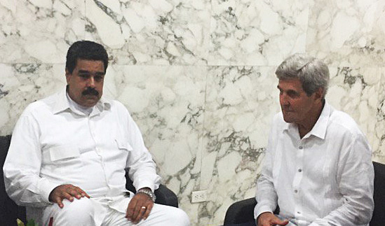 Maduro habla con Kerry sobre mejorar las relaciones entre Venezuela y EE.UU.