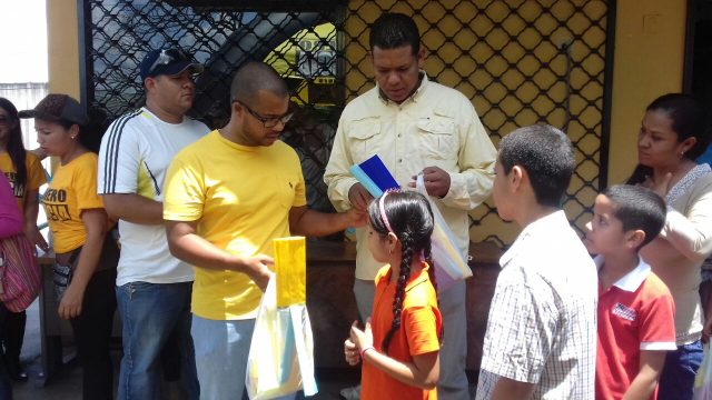 Denuncian que Clap escolares son vendidos a precios especulativos en Aragua