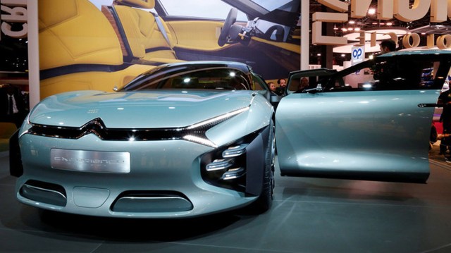 La compañía francesa Citroën dará a conocer el nuevo CXperience, un vehículo híbrido que combina un motor eléctrico de 100 CV y uno de combustión de 1,6 litros que desarrollan 300 CV en conjunto. Ofrece hasta 60 kilómetros de autonomía eléctrica.