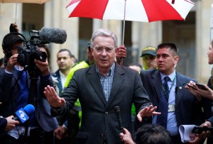 Uribe se queda con la llave de la paz en Colombia tras la derrota del pacto