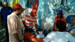 Vecinos de Coche se organizan para firmar en el 20% por el Revocatorio