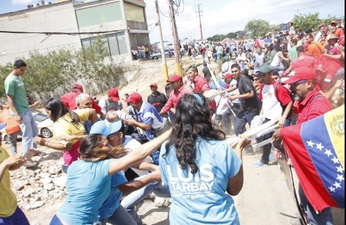 Protesta en Villa Rosa dejó cinco heridos