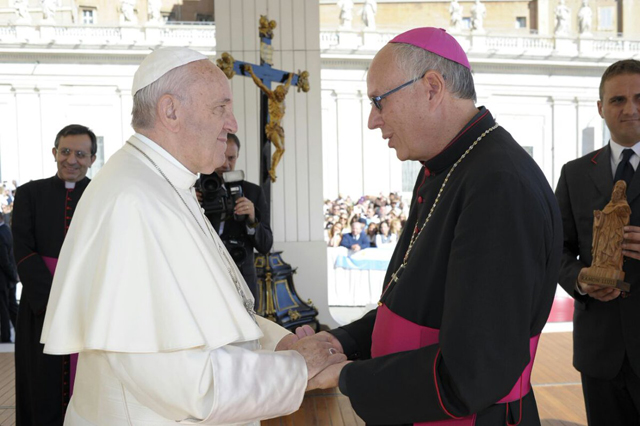 El obispo de La Guaira, monseñor Raúl Biord, se reunió este jueves con el papa Francisco en El Vaticano