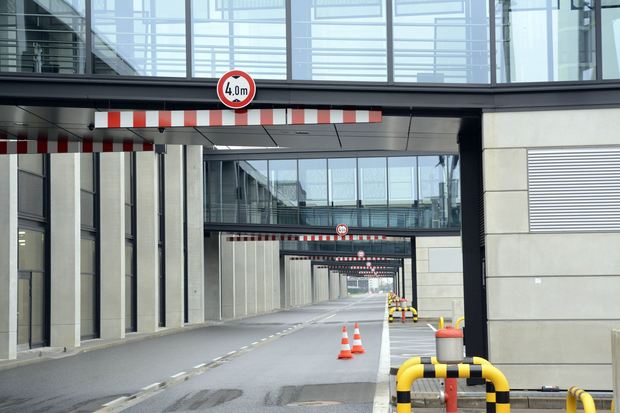 Evacúan aeropuerto y centros comerciales en Dinamarca por amenaza de bomba