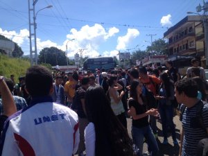 Estudiantes Unet en Táchira protestan este lunes (Fotos + video)