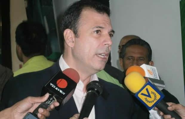 Roberto Enríquez ingresa a residencia del embajador de Chile en Caracas en calidad de huesped (COMUNICADO)