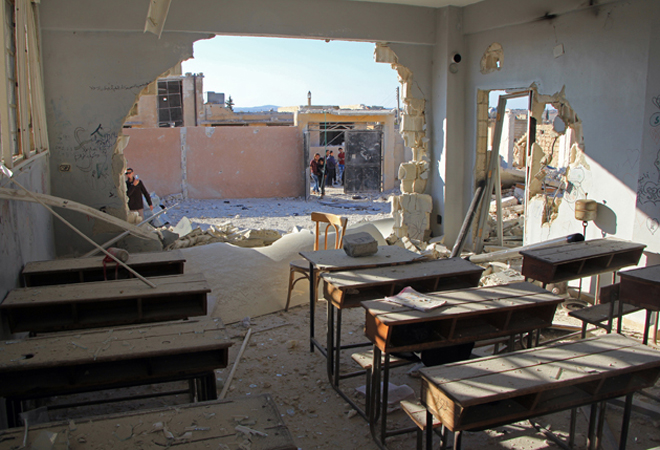 Al menos 26 muertos, entre ellos 11 niños, tras varios bombardeos en una escuela en Siria (Fotos)