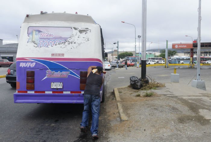 Se acentúan colas para surtir gasolina en Barquisimeto