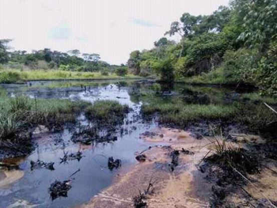 derrame de petróleo en el río Aribi del Pueblo de Santa Clara