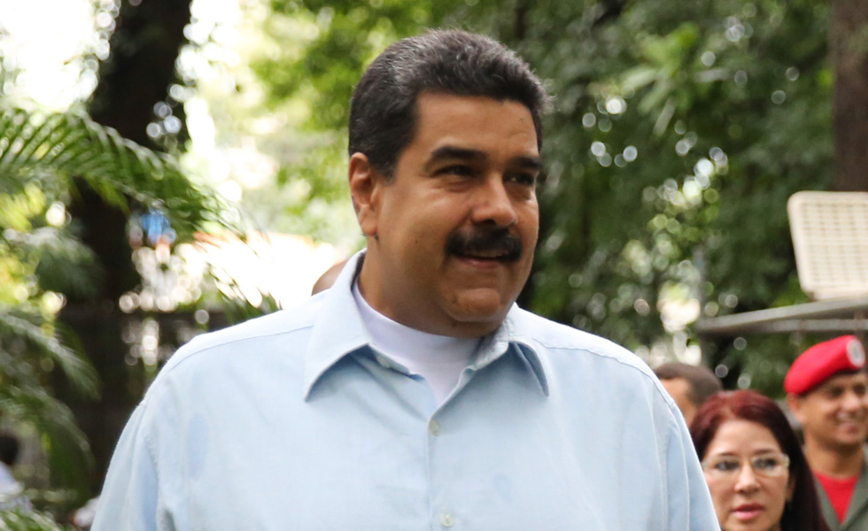 Maduro descarta negociar con la oposición una salida electoral a la crisis