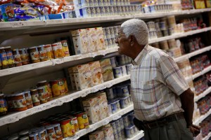 Consecomercio estima inflación venezolana en 700 % al cierre de 2016
