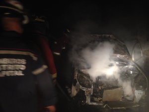 Un carro se incendió en túnel El Paraíso (Fotos)