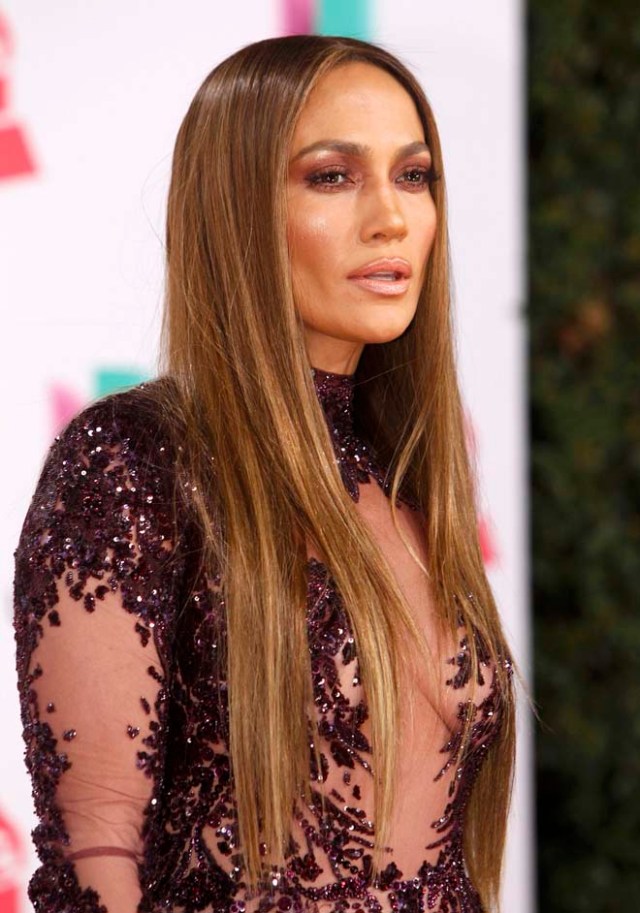 Recording artist Jennifer Lopez arrives at the 17th Annual Latin Grammy Awards in Las Vegas, Nevada, U.S., November 17, 2016. REUTERS/Steve Marcus