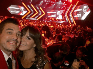 ¡Epa vale! Esta pareja de venezolanos se lleva el Latin Grammy por “mejor agarrón de nalga”