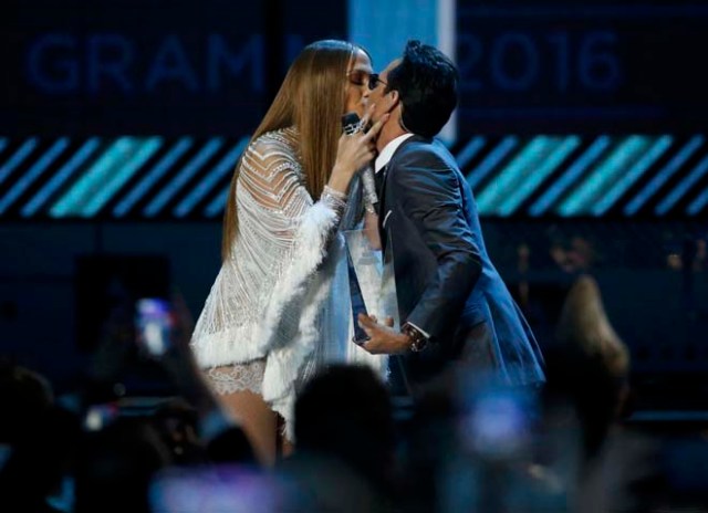 Jennifer Lopez kisses Marc Anthony after she presented him with award honoring him as Latin Recording Academy person of the year at the 17th Annual Latin Grammy Awards in Las Vegas, Nevada, U.S., November 17, 2016. REUTERS/Mario Anzuoni TPX IMAGES OF THE DAY