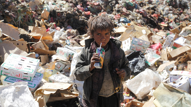 Yemen. 9,9 millones de niños requieren de ayuda humanitaria tras agudizarse el conflicto en el en el último año. Más de dos millones de menores han abandonado las escuelas tras su destrucción o reconversión en refugios para los desplazados.