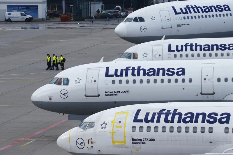 Pilotos de Lufthansa neutralizan huelga hasta enero