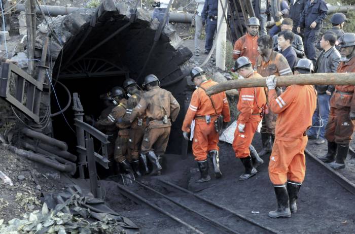 Los precios del carbón en China alcanzan récord mientras las minas cierran por inundaciones