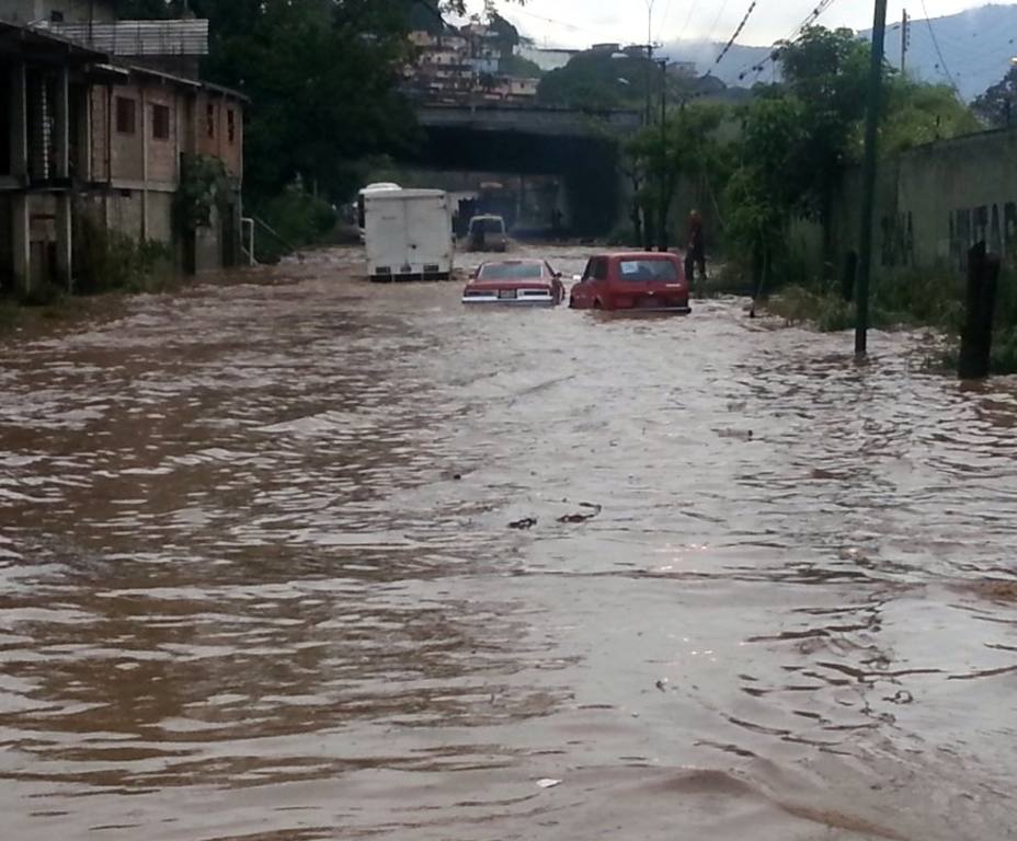 Reportan anegaciones y deslizamientos en la Gran Caracas por las lluvias
