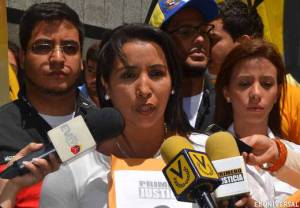 Parlamentarias emprenden iniciativa dirigida a víctimas de represión