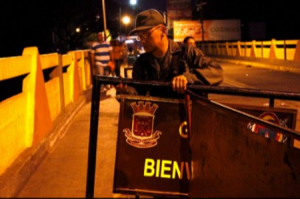Venezuela vigila frontera con Colombia, cerrada por contrabando de billetes