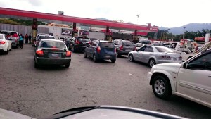 Reportan dos días de reserva de gasolina en Caracas: Interior del país seco y la prioridad es la capital