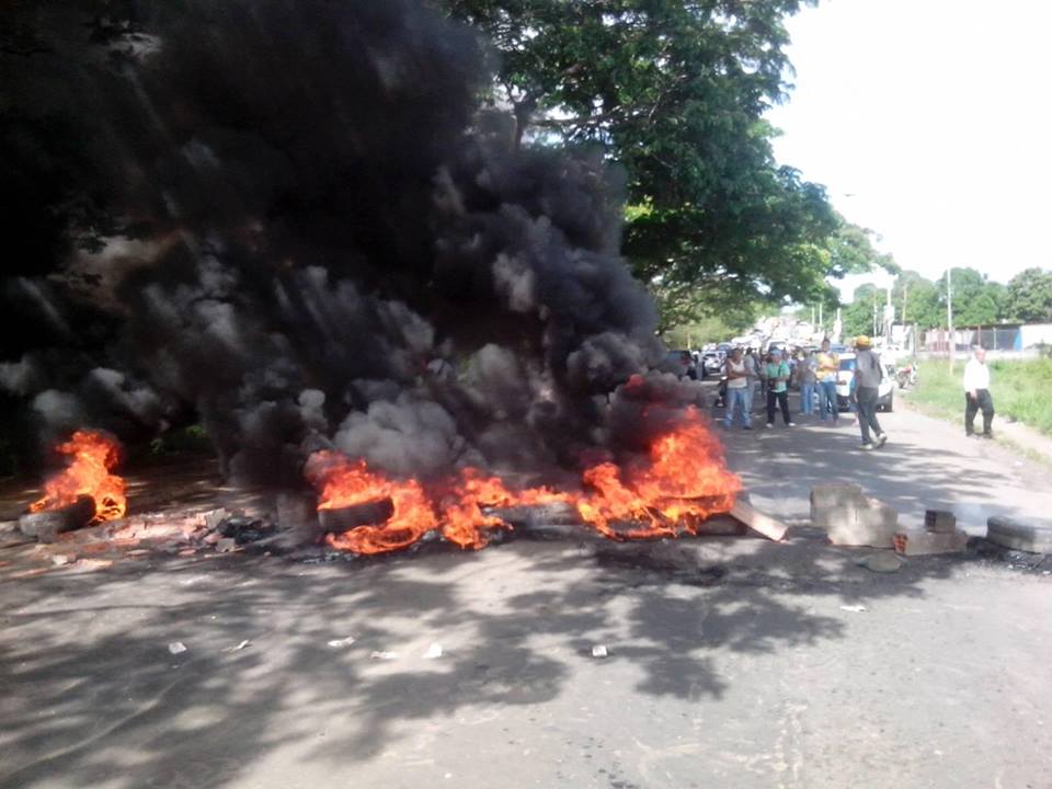 Fuertes disturbios, gas y saqueos en Tumeremo y El Callao por eliminación del billete de 100 (VIDEOS)