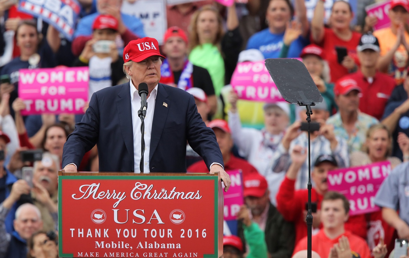 Donald Trump cierra gira de la victoria donde “nació” como ídolo de masas