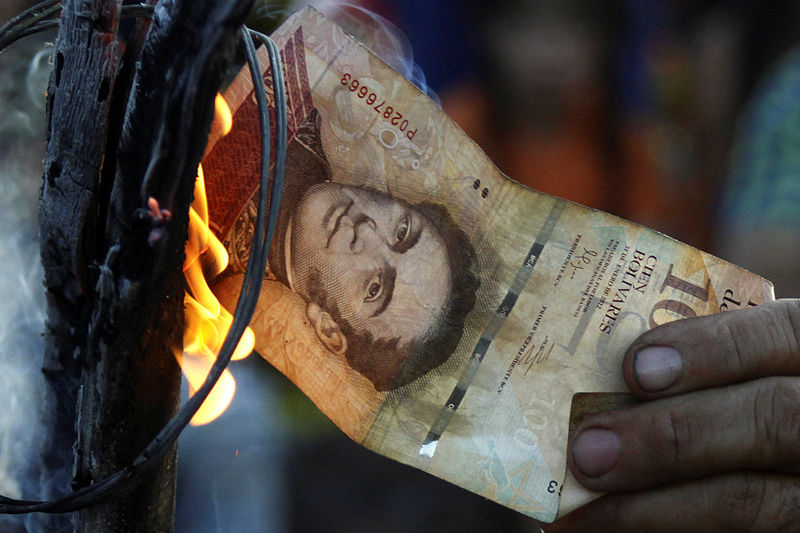 La burla al país… Maduro extiende vida del billete de 100 hasta el 20 de septiembre