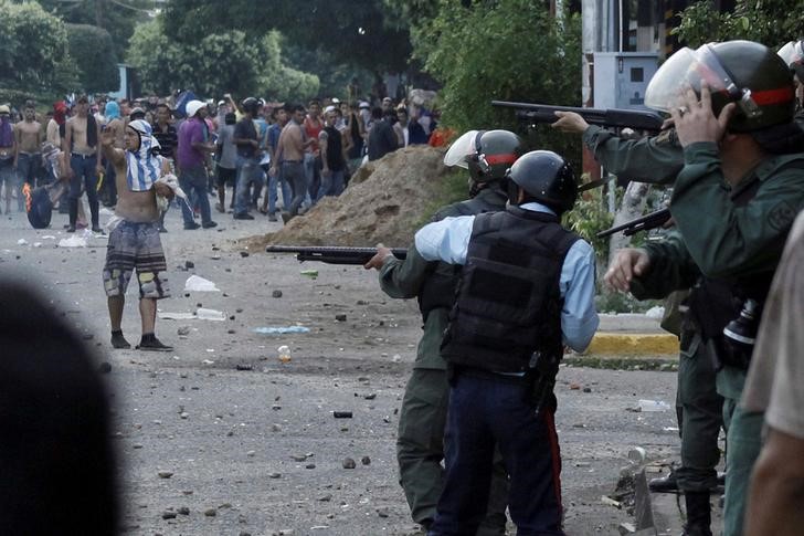 Tropa y vecinos resguardan calles tras saqueos en Bolívar y Táchira
