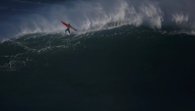 ¡WTF! Lo revolcó una ola salvaje de 14 metros y vivió para contarlo (Video)