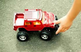 Trágica Navidad: Niño de seis años murió arrollado con su juguete nuevo en las manos