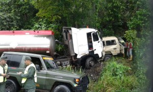 Choque entre vehículo y gandola de combustible deja seis militares muertos en Táchira