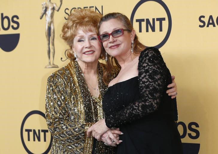 Debbie Reynolds fallece un día después de la muerte de su hija, Carrie Fisher