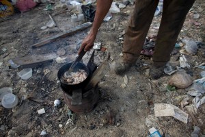 El Nuevo Herald: Venezolanos ante el dilema de robar o comer basura para no morir de hambre