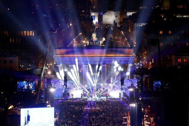 A general view of the venue at the Brandenburg Gate ahead of New Year's Eve celebrations in Berlin, Germany December 31, 2016. REUTERS/Fabrizio Bensch