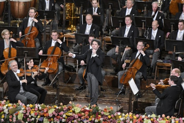 Venezulean conductor Gustavo Dudamel (C) conducts the traditional New Year's Concert 2017 with the Vienna Philharmonic Orchestra at the Vienna Musikverein in Vienna, Austria, on January 1, 2017. / AFP PHOTO / APA / HERBERT NEUBAUER / Austria OUT