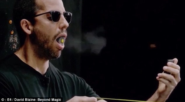 ¡HORROR! A David Blaine le salió medio mal un truco de dispararse a la boca con un rifle (VIDEO)