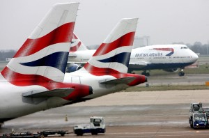 Pilotos de British Airways aceptan recorte salarial para limitar despidos