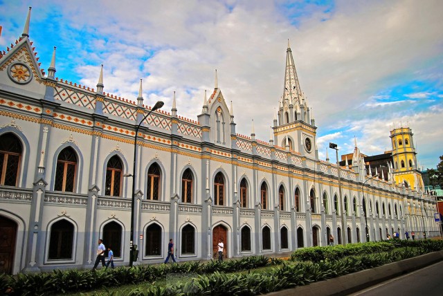 El Palacio de las Academias es una edificaci?n colonial con estilo neog?tico de Caracas, Venezuela ubicada entre las esquinas de La Bolsa a San Francisco en la avenida Universidad frente al Palacio Federal Legislativo en la Parroquia Catedral. Debido a que en esa calle hay varios edificios coloniales o hist?ricos la alcald?a decidi? denominar esa ?rea como Paseo Patrimonial. Caracas 24 de agosto del 2008. (Aaron Sosa / Orinoquiaphoto)