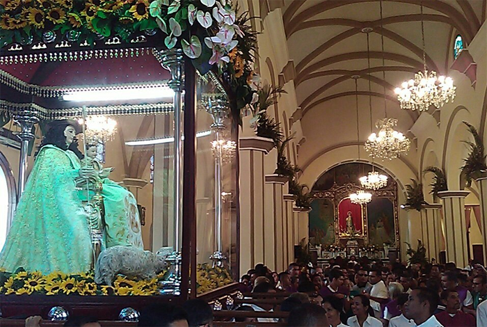 Venezolanos pidieron por el país en procesión de la Divina Pastora