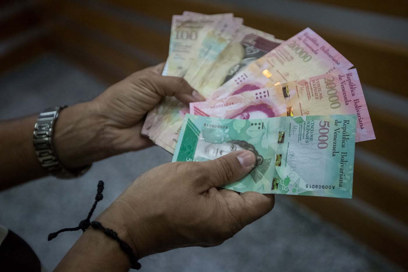 ¿Qué pasos deben seguir Maduro y compañía para que la reconversión monetaria tenga “éxito”?