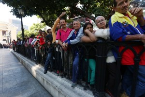 Oficializado el mendigueo y el control: Venezolanos tramitan carnet para comprar comida