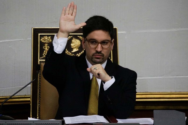 Freddy Guevara, first vice president of the National Assembly and deputy of the opposition party Popular Will (Voluntad Popular), raises his hand as he votes during a session of the National Assembly in Caracas, Venezuela January 17, 2017. Picture taken January 17, 2017. REUTERS/Marco Bello