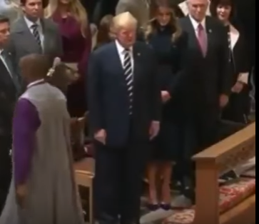 Polémica por video en el que Trump se niega a darle la mano a un negro