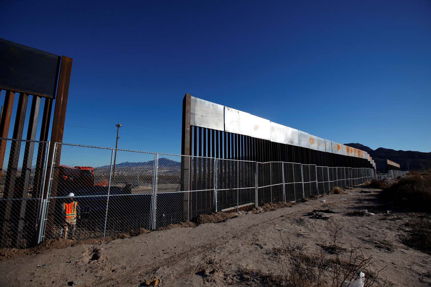 Número creciente de venezolanos espera asilo en la frontera de México y Estados Unidos