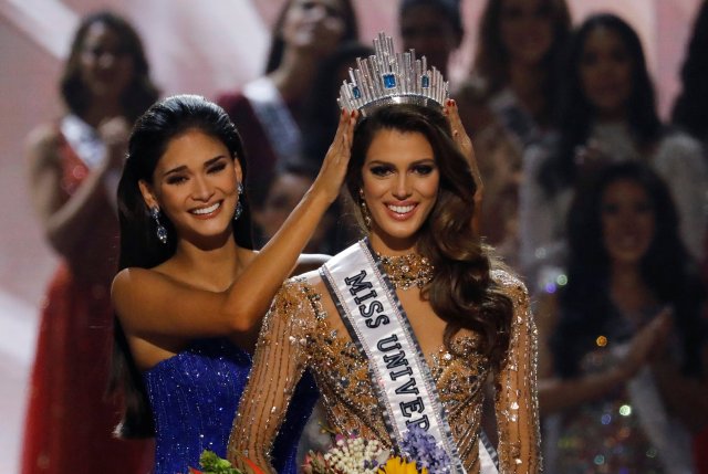 Pia Wurtzbach places the Miss Universe crown on Miss France Iris Mittenaere  after the latter was declared winner in the Miss Universe beauty pageant at the Mall of Asia Arena, in Pasay, Metro Manila, Philippines January 30, 2017. REUTERS/Erik De Castro     TPX IMAGES OF THE DAY