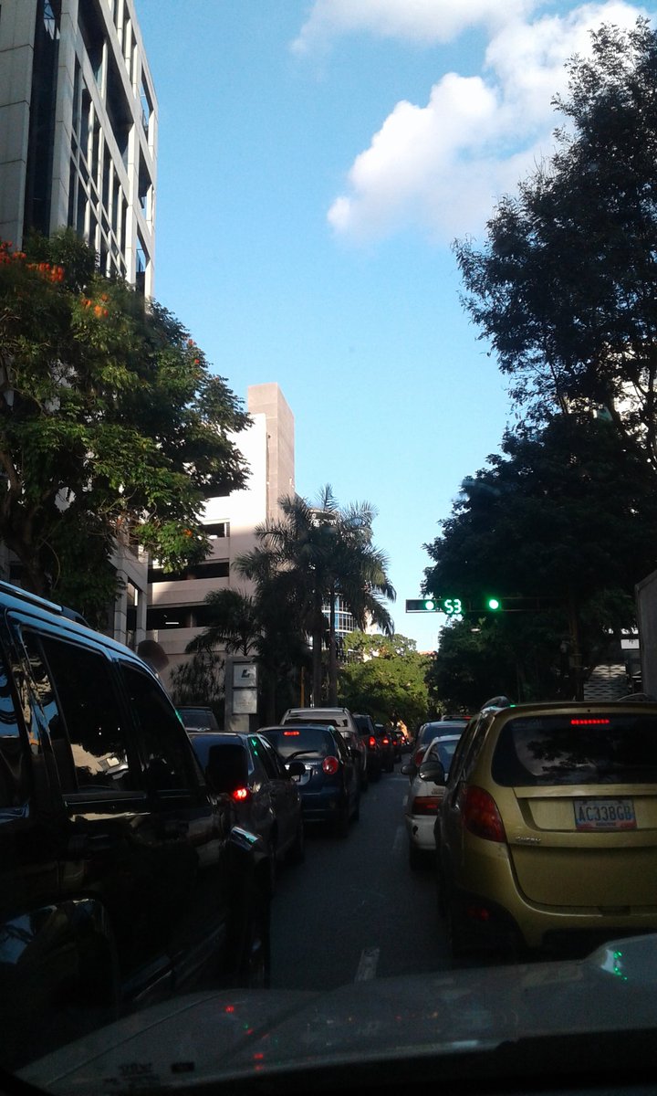 Cierran la Avenida José Martí en el Rosal: Un camión botó la carga