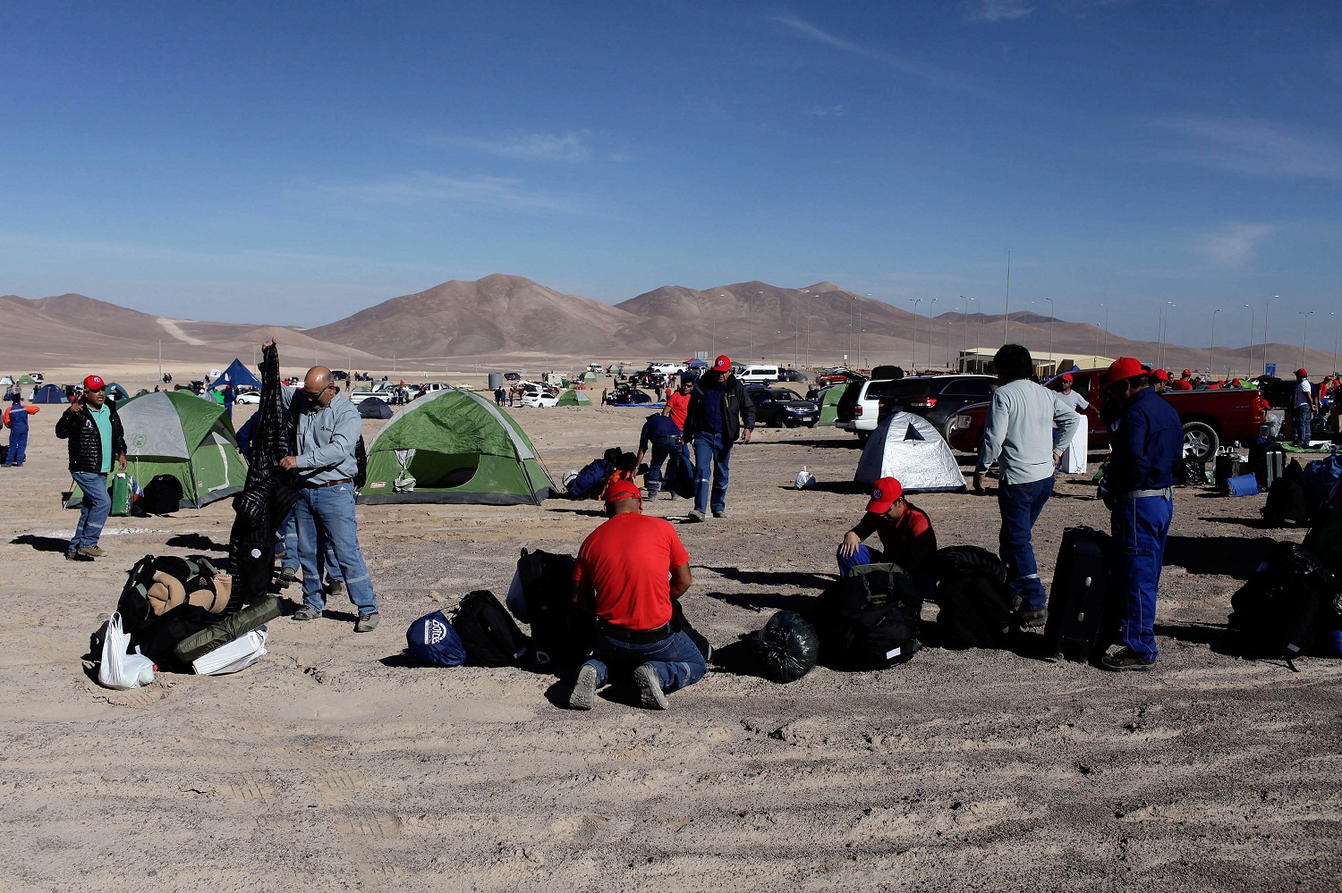 Trabajadores de mina chilena La Escondida inician huelga (Fotos)