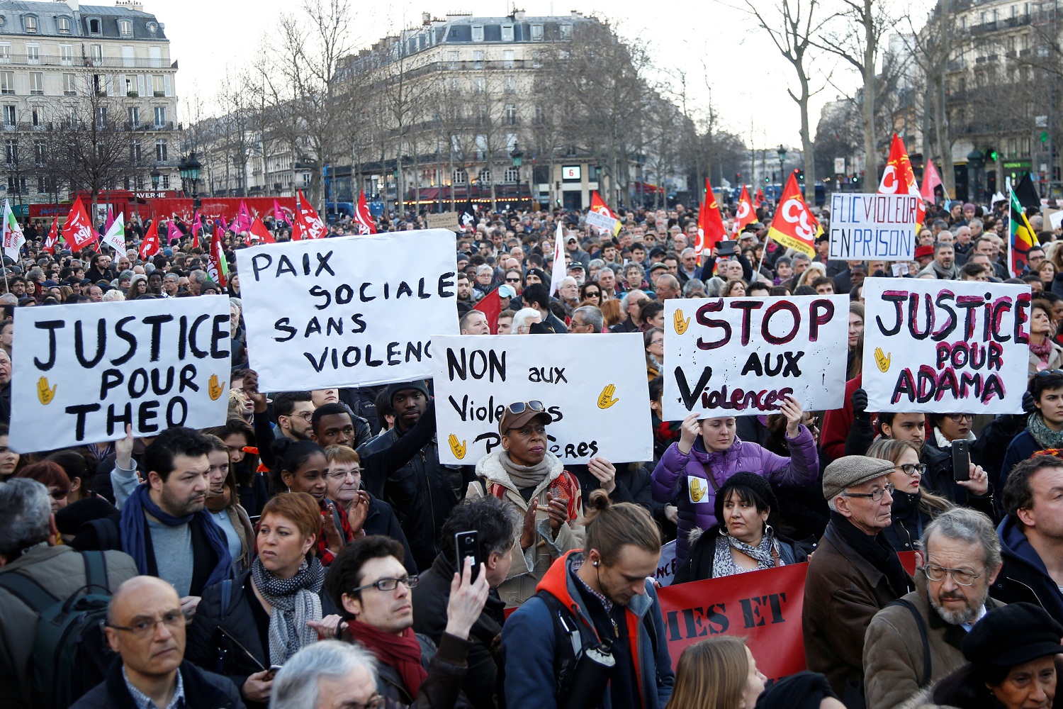 Disturbios en París en una protesta contra la violencia policial